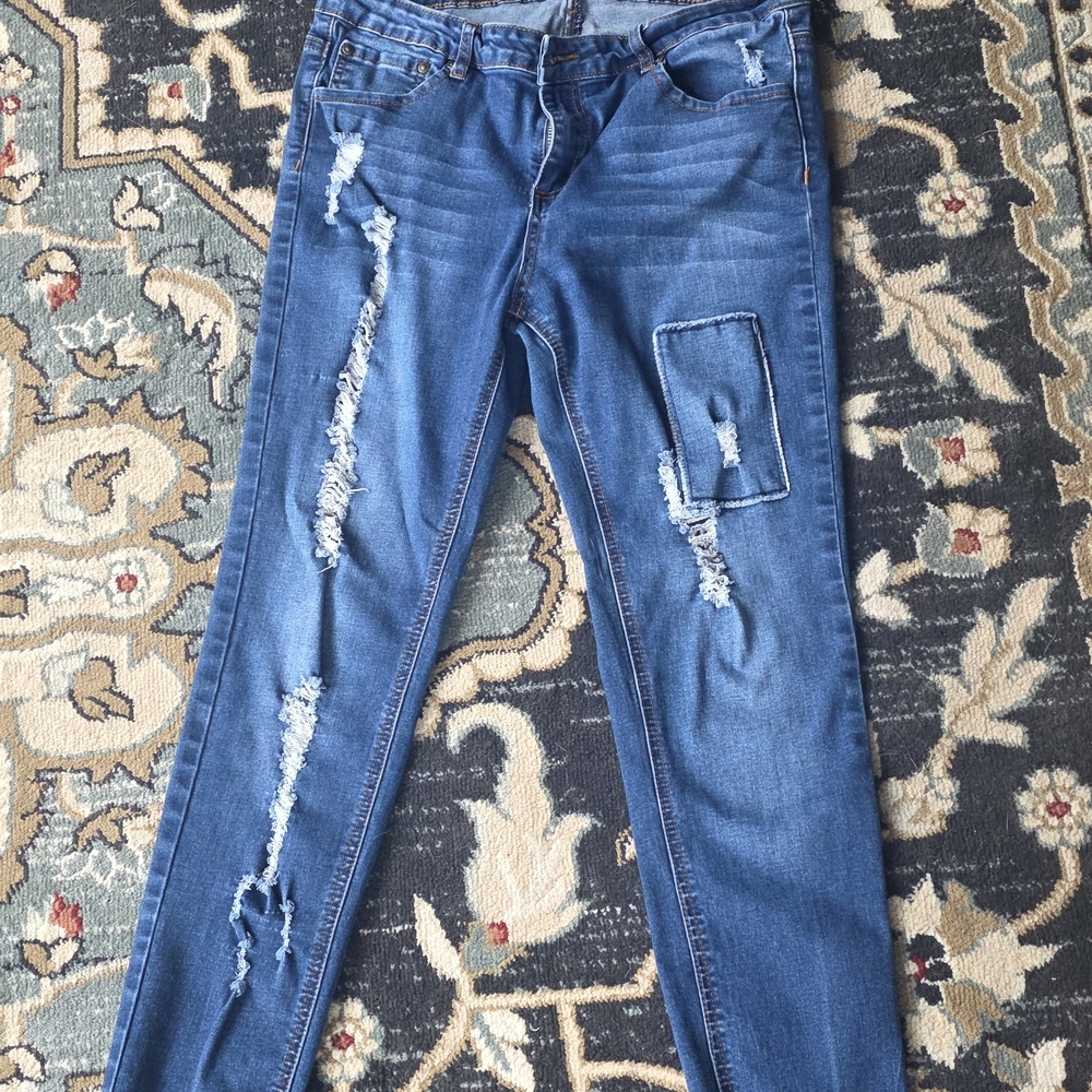 Stylish Blue Distressed Women Jeans